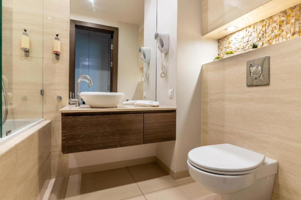 Platinum Tower - City Center - Golden Apartments Varşovia Exterior foto
