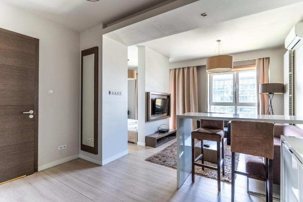 Platinum Tower - City Center - Golden Apartments Varşovia Exterior foto