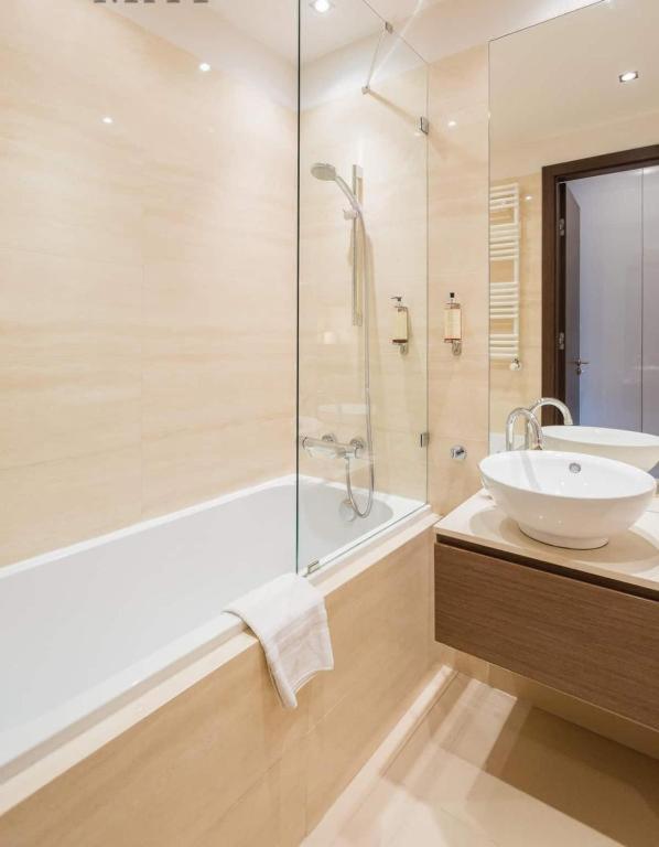 Platinum Tower - City Center - Golden Apartments Varşovia Exterior foto