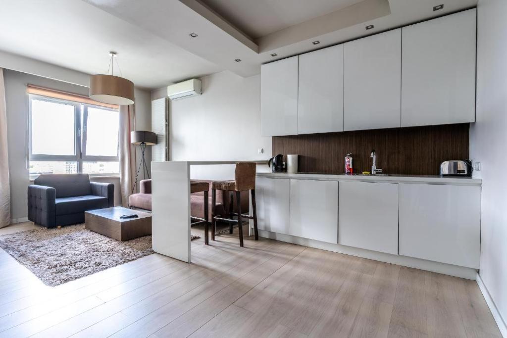 Platinum Tower - City Center - Golden Apartments Varşovia Exterior foto