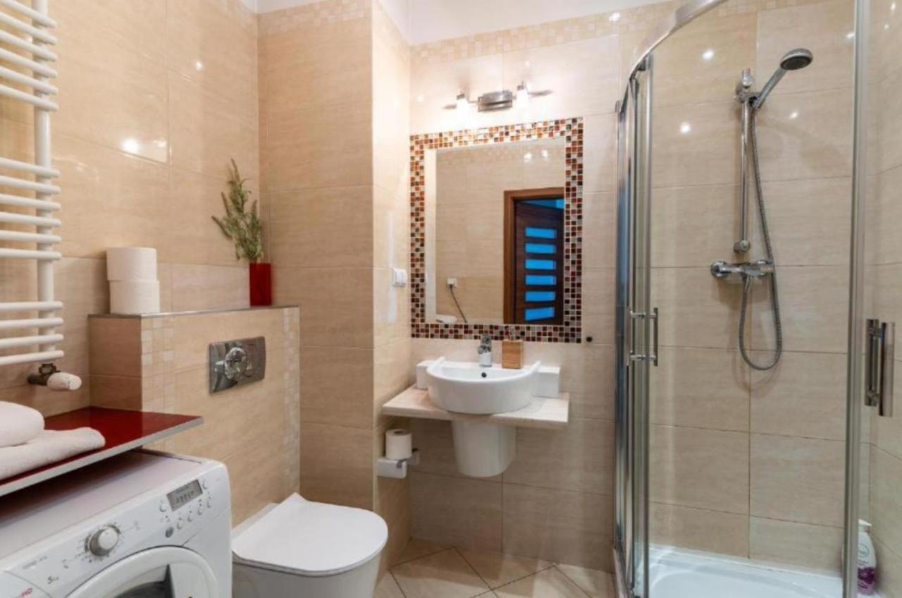 Platinum Tower - City Center - Golden Apartments Varşovia Exterior foto